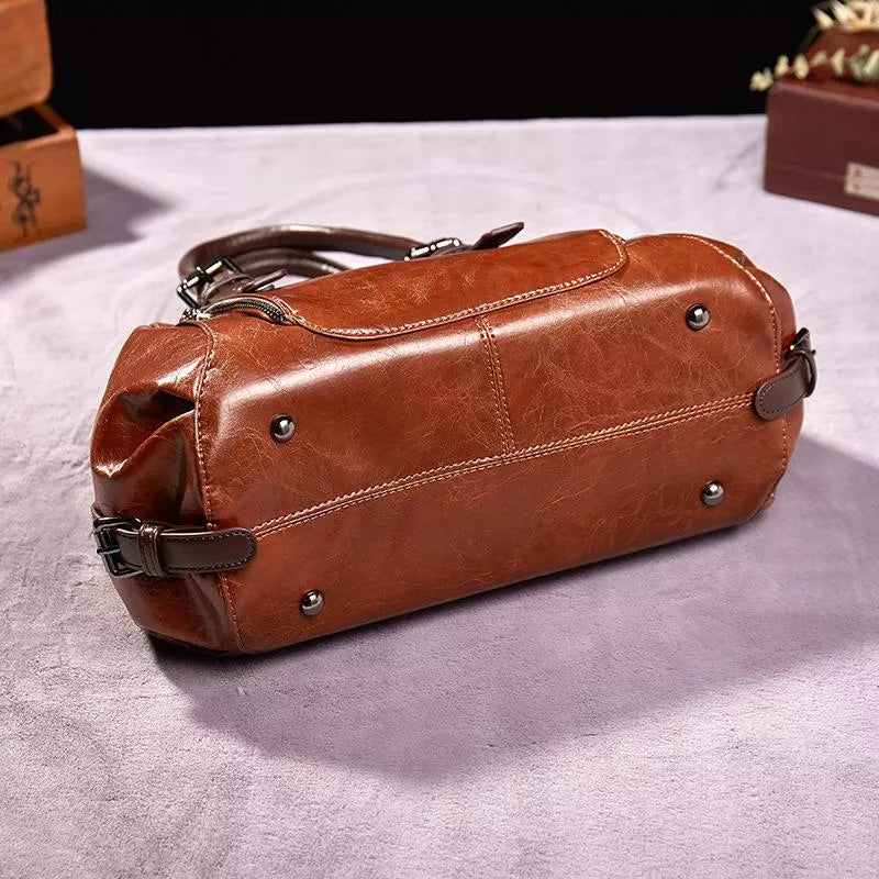 Silke leather crossbody bag, detail view